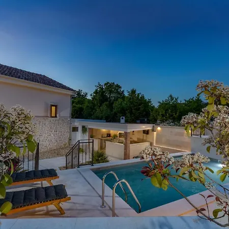 Villa Oasa *